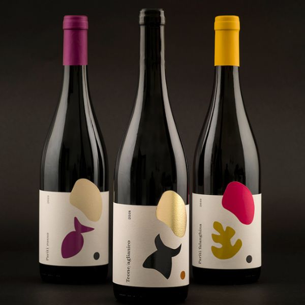 Artistic Metallic Spots in Wine Bottle Design